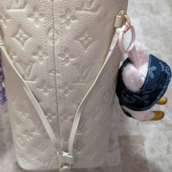 XL FASHION Tote in a Gorgeous and Stunning Cream Genuine Leather with POUCH! - Picture 10 of 14